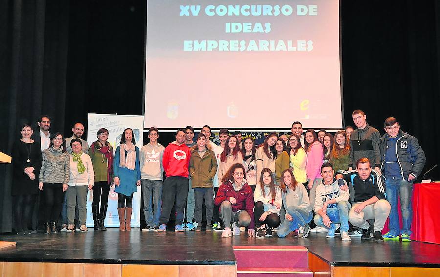 Los finalistas de esta edición ayer en el Teatro Nuevo. 