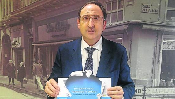 El alcalde de Palencia, Alfonso Polanco, con el lema de la campaña.