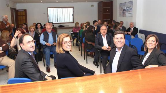 Los dirigentes del PP palentino presentan la ponencia económica.
