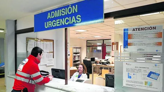 El área de admisión delServicio de Urgencias del Complejo Asistencial Universitario contabiliza una media diaria de 430 pacientes. 