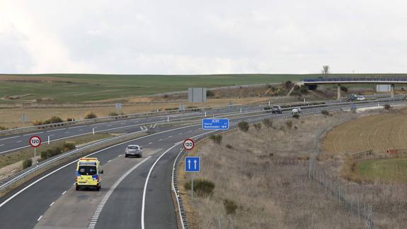 El Gobierno mejorará cinco tramos de la defectuosa autovía de Palencia a Cantabria