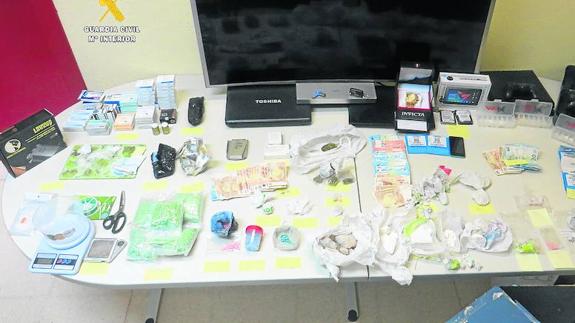A prisión por poseer 5.477 pastillas de éxtasis y 647 gramos de cocaína