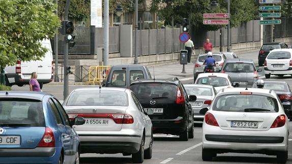 Coches salane del puente de Poniente. 