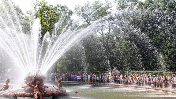 Una de las fuentes del Palacio Real de La Granja, en pleno funcionamiento. 