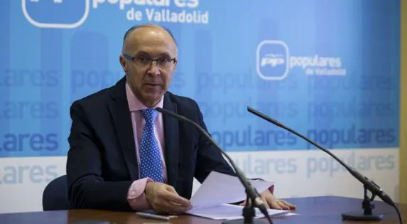 El presidente del PP en Valladolid, Ramiro Ruiz Medrano, durante la rueda de prensa de esta mañana. 