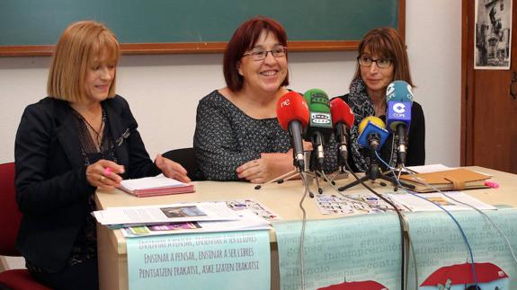 Desde la izquierda, Fonsi Bonafonte; Luz Martínez ten, y Yolanda Lucía, secretarias regional, federal y provincial de Igualdad de la FESP de UGT, respectivamente. 