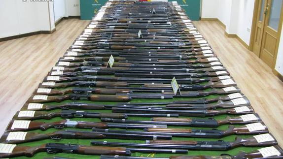 Armas dispuestas para la subasta. 