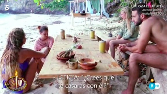 Gloria Camila con sus compañeros en 'Supervivientes'. 