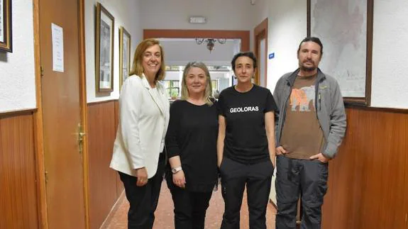 Ángeles Armisén, María José Ortega, Karmah Salman y José Ángel Sánchez, en el Ayuntamiento de Aguilar de Campoo.