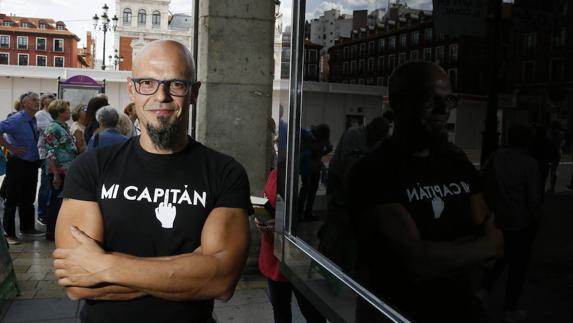 César Pérez Gellida, en los soportales de la Plaza Mayor de Valladolid. 
