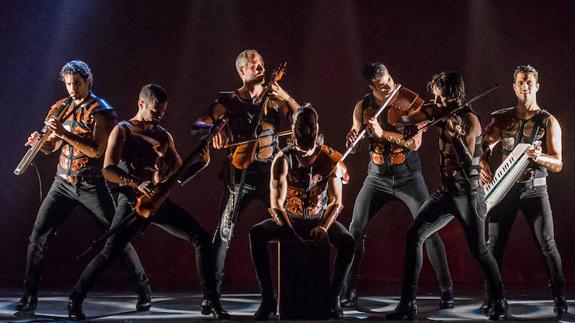 Los Vivancos, en un momento del espectáculo 'Nacidos para bailar'. 