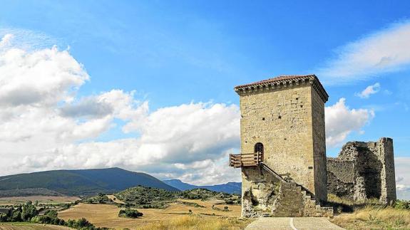 La torre del castillo de Santa Gadea del Cid. 