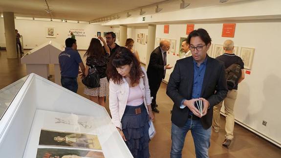 Ana Redondo y Óscar del Amo presentaron la exposición. 