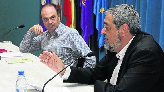 Fermín Herrero, la izquierda, junto poeta y director de El Norte de Castilla, Carlos Aganzo. 