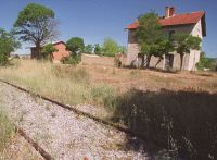 La antigua estación de Sardón, junto a la línea férrea Valladolid-Ariza. / FRAN JIMÉNEZ