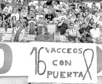 Una pancarta de apoyo al fallecido Antonio Puerta, en el zamorano Ruta de la Plata. / LUIS CALLEJA