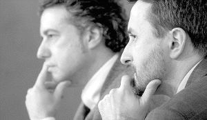 Íñigo Urkullu y Josu Jon Imaz, durante una rueda de prensa en la sede del PNV en Bilbao, a finales del 2005. / FERNANDO GÓMEZ