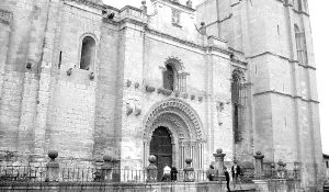 Fachada principal de La Colegiata de Toro, el monumento más importante de la ciudad. / M. J. CACHAZO