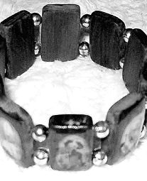 La pulsera de los santos