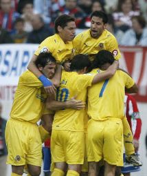 Los castelloneneses celebran uno de los cuatro goles.  / D. OCHOA-AP