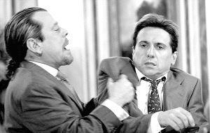 Cruz y Raya se pelean en una de sus últimas transformaciones en TVE, a finales del 2006. / COLPISA