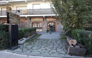 El bar y restaurante Las Antorchas de la localidad abulense de Arenas de San Pedro. / R. HERNÁNDEZ