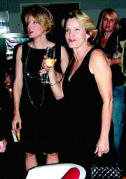 Jodie Foster y Cydney Bernard, en un estreno en el 2005. / EL NORTE