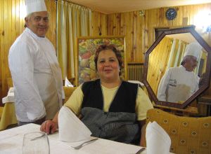 Elías Martín y Gloria Lucía, en su restaurante zamorano. / FOTOS ARGI