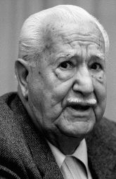 Pepín Bello, en una imagen tomada a finales de 1998. / P. OTÍN-EFE
