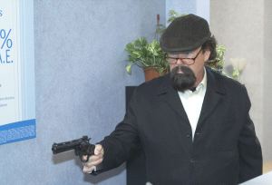 Una escena de 'Soy el Solitario', serie que Antena 3 emite por entregas. / COLPISA