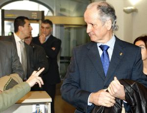 Atutxa, a su llegada ayer al Tribunal Supremo. / KOTE RODRIGO-EFE