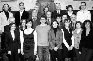 Arriba por la izquierda, César Méndez, Óscar Martínez, Ángel Sanz, Salomé Berrocal, Alfonso Basterra, María Paz Calvo y Óscar Angulo; en el medio, Jesús Varela, Evaristo Abril, Ana José Reguera, David Carabias y Enrique Cámara; abajo, Julio Hernández, María Cruz Alvarado, Paz Calvo Cabrero, Ana Sáez Hidalgo, Andrés Aguado, Marta Pérez, María del Álamo, Carolina Martínez y Ana Alejandra Cabaña. / R. GÓMEZ