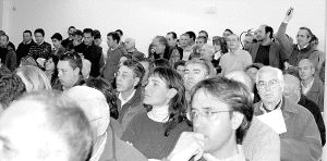 Un momento de la subasta de caza mayor celebrada en Villardeciervos. / A. S.