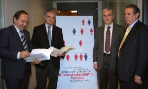 El director de Salud Pública, Javier Castrodeza, el consejero Javier Álvarez Guisasola, el presidente de la Fundación de Hipercolesterolemia, Pedro Mata, y el gerente de Sacyl, José Manuel Fontsaré. / H. SASTRE
