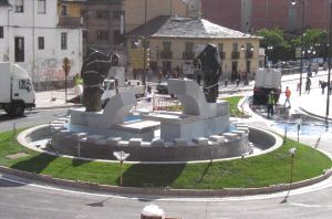 Dos horas antes de la inauguración oficial los operarios se afanaban en dejarlo todo listo. / V. FERNÁNDEZ