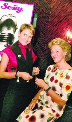 Carla Royo Villanova y M. Paz Arias han unido sus talentos. / EL NORTE