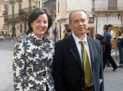 Vecinos y amigos arropan a Antonio Linage en el homenaje de la villa a