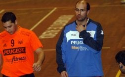 Joaquín Velasco (d), en el último choque en casa ante el Viana./ M. F.