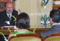 El alcalde de Valladolid en la ceremonia de una boda celebrada en el año 2003. / EL NORTE