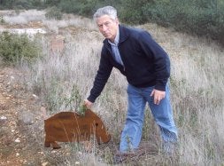 Distribuyen alcanfor para espantar a los jabalíes en una cacería en Monte la Reina