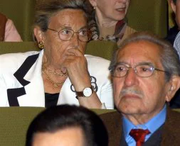 Jesús Hervella, junto a su mujer, en el pregón de Semana Santa del 2003 que ofreció Casilda Ordóñez./ MERCHE DE LA FUENTE