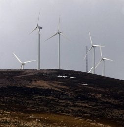 Aeorogeneradores en un parque eólico en Zamora./LUIS CALLEJA