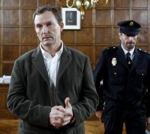 Santiago Mainar, único acusado del crimen de Fago, ayer en la Auidiencia de Huesca. / Á. CALVO-EFE