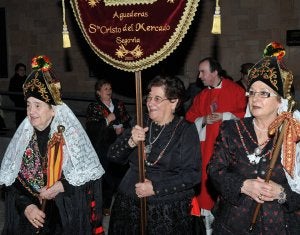 SANTA ÁGUEDA EN SEGOVIA. Las aguederas del barrio del Cristo del Mercado, ayer. ::                             JAVIER SEGOVIA