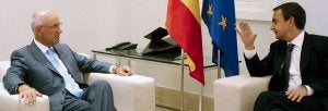 El presidente del Gobierno, José Luis Rodríguez Zapatero, durante la reunión que mantuvo en el palacio de la Moncloa con el portavoz de CiU en el Congreso, Josep Antoni                                       Durán i Lleida, el 23 de julio del 2008. ::
J.UAN M. ESPINOSA-EFE