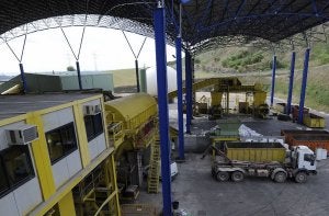 El centro de tratamiento de Valladolid recibe los residuos sólidos urbanos de la provincia. ::                             M.A. SANTOS