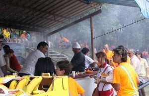 Participantes en la comida campestre. :: EL NORTE