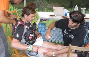 Luis Alonso recibe tratamiento a sus problemas físicos. ::
EL NORTE