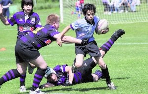 Jóvenes jugadores de rugby palentinos, en una concentración en los campos de La Amistad. ::
EL NORTE
