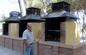 Un anuncio prohíbe reservar barbacoas